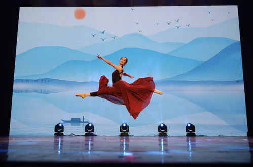 傳承文化 傳播藝術(shù) 重藝青年教師實(shí)力演繹 站得住講臺(tái),上得了舞臺(tái)